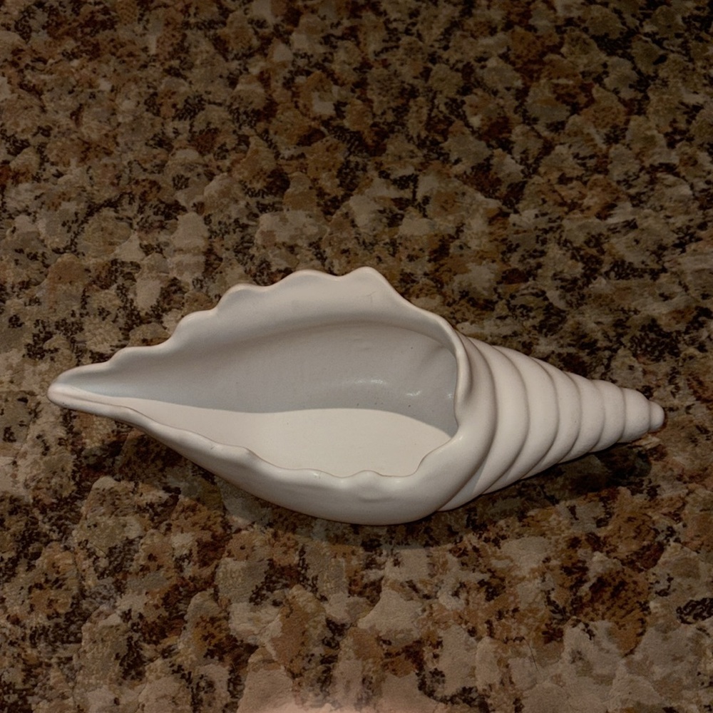 Van Briggle Elegant White Conch Shell Decor